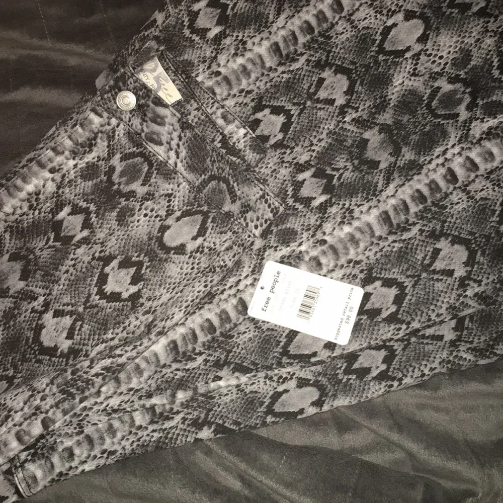 NWT Free People just float on snake print flare - Picture 8 of 8